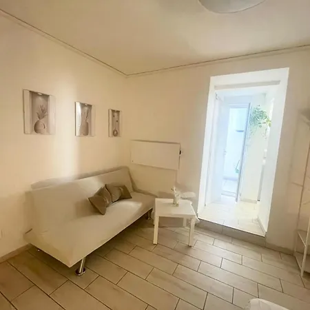 Vicolo 17 * Roma